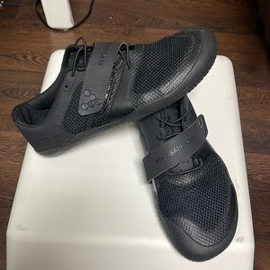 Vivo BareFoot shoe. Size EUR 39L. Women’s Black with Velcro.